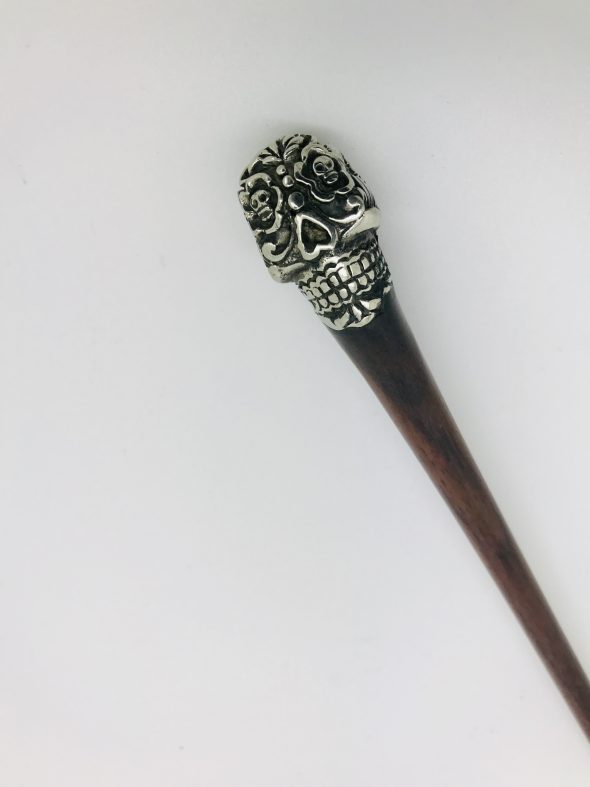 palo para el pelo de madera con calavera catrina plata